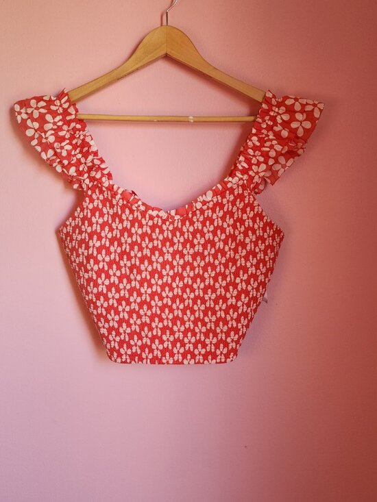American Eagle Outfitters Tops - American Eagle red and white crop top with flutter straps